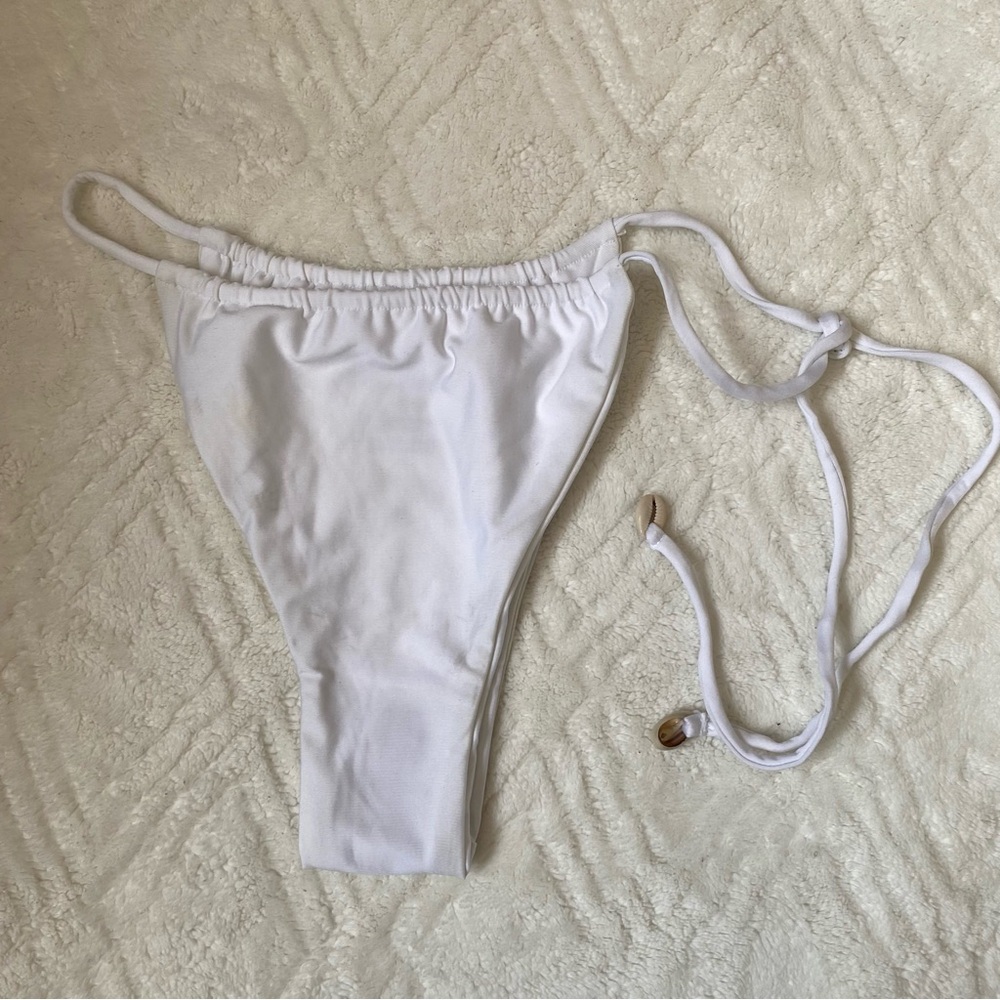 Kasakai. White bikini bottom. Small